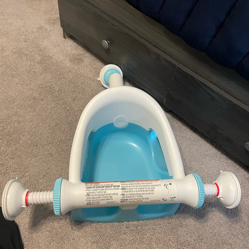 Kids bathtub seat